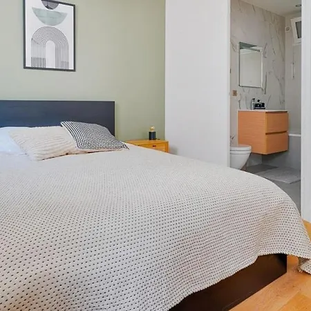 4 Pers, Champs-elysees, Arc De Triomphe Apartment *